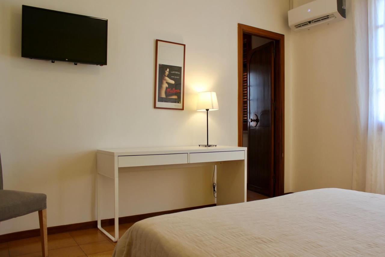Gli Artisti Apartments & Rooms บาเกเรีย ภายนอก รูปภาพ