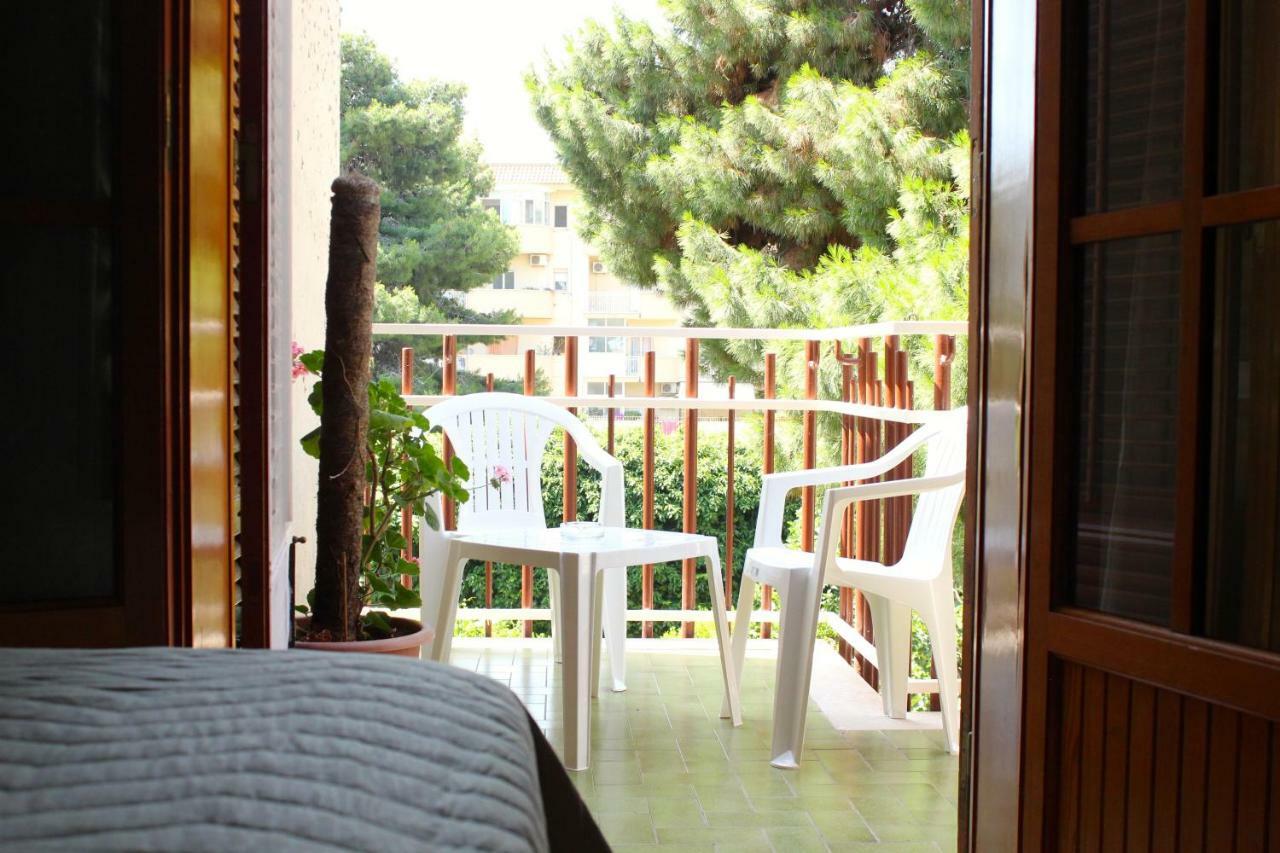 Gli Artisti Apartments & Rooms บาเกเรีย ภายนอก รูปภาพ